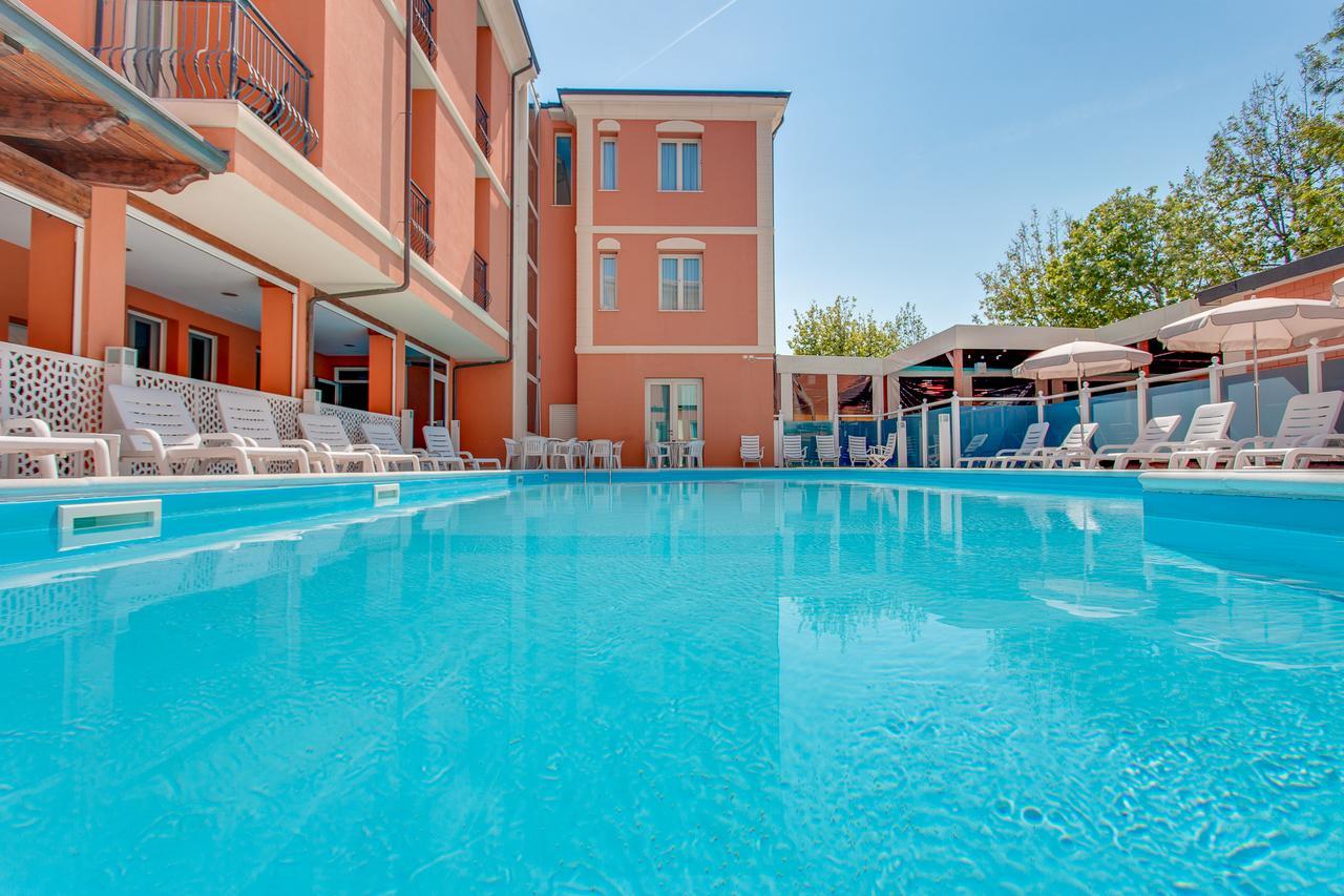 Hotel De La Ville Cesenatico Exterior foto
