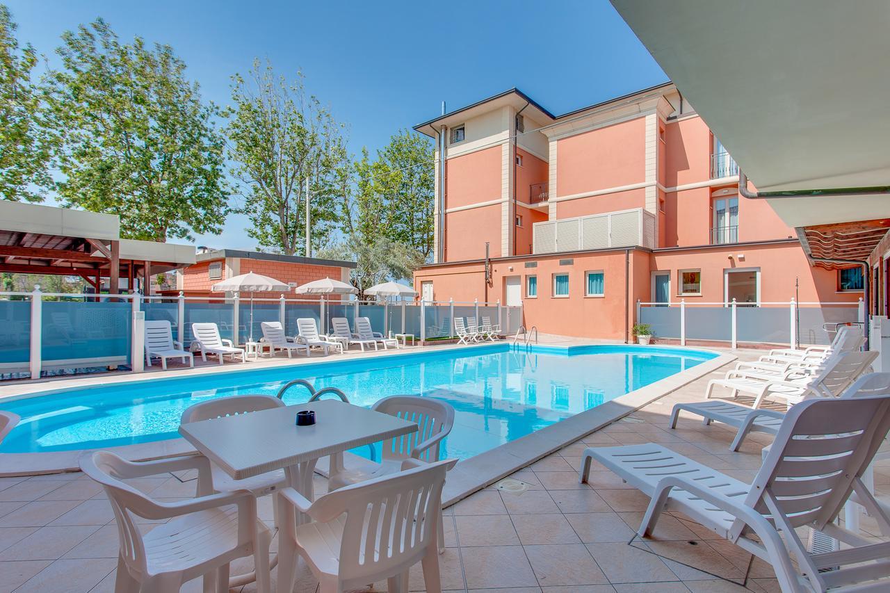 Hotel De La Ville Cesenatico Exterior foto