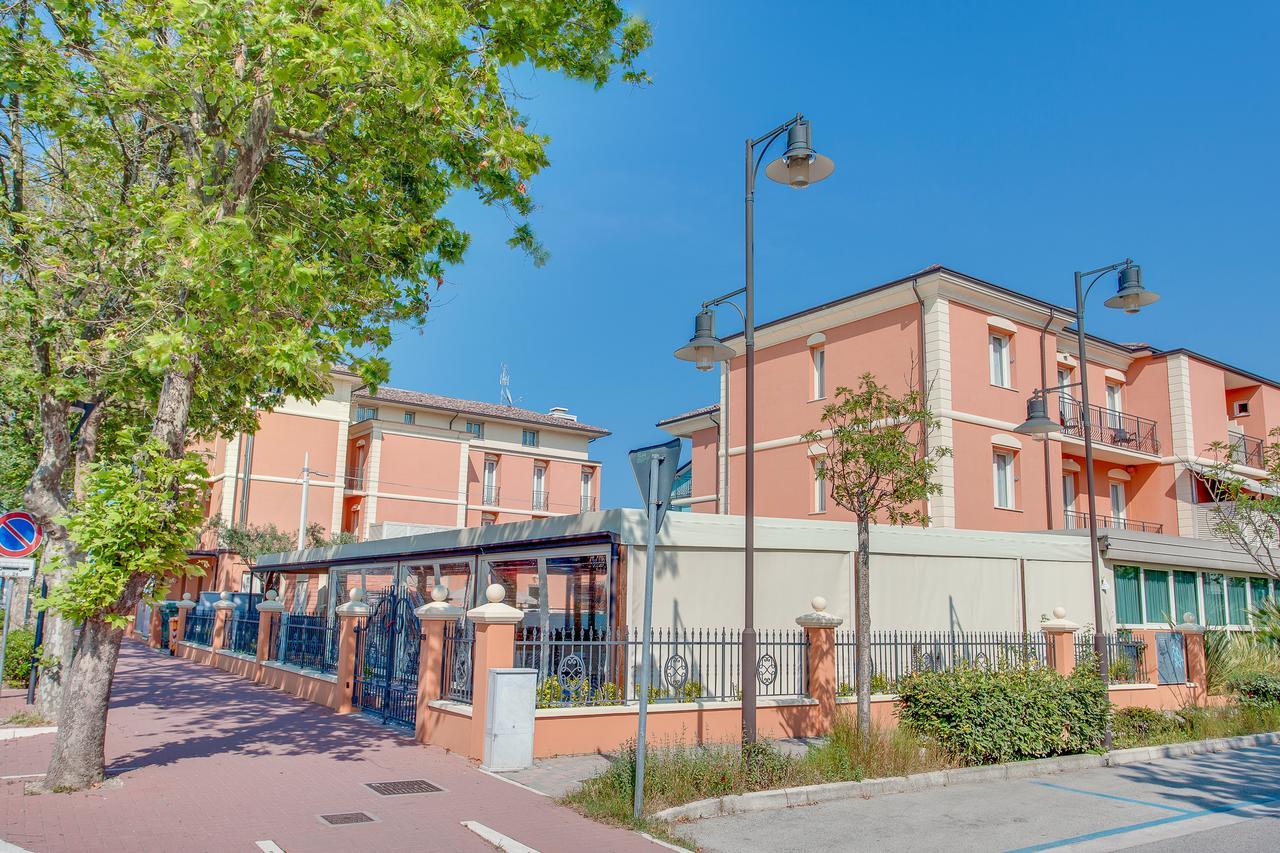 Hotel De La Ville Cesenatico Exterior foto