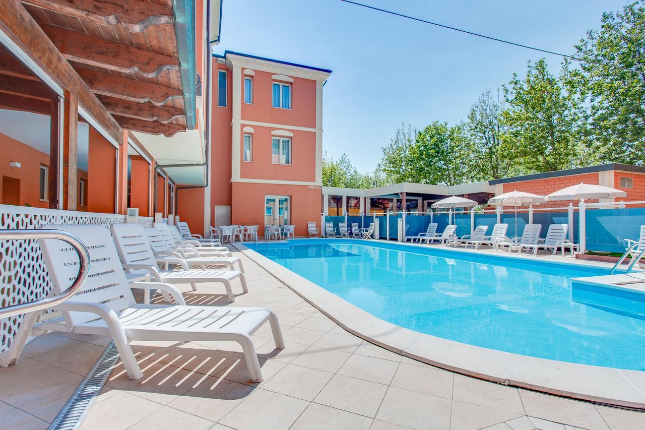 Hotel De La Ville Cesenatico Exterior foto
