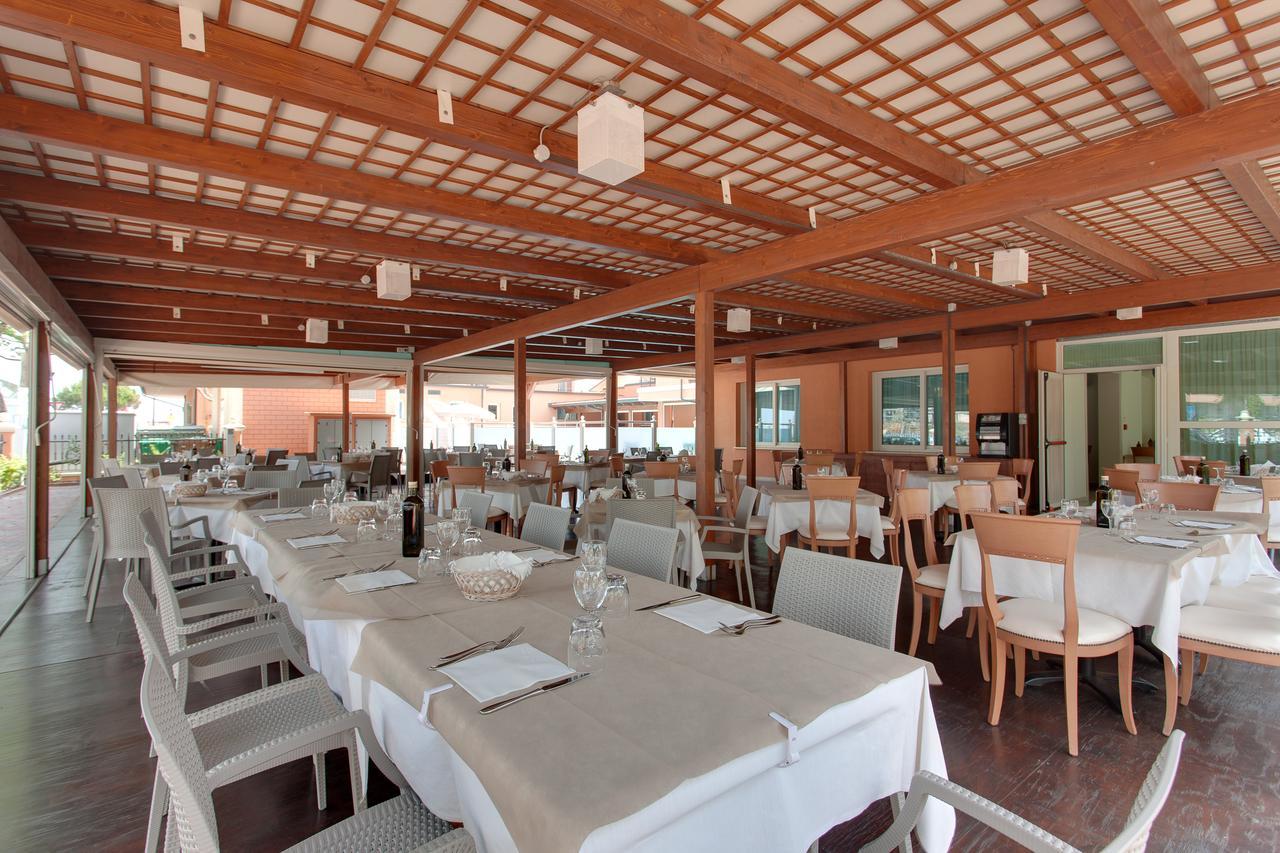 Hotel De La Ville Cesenatico Exterior foto