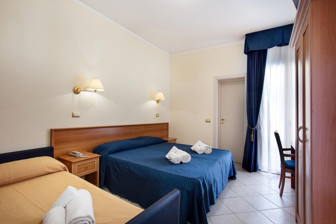 Hotel De La Ville Cesenatico Exterior foto
